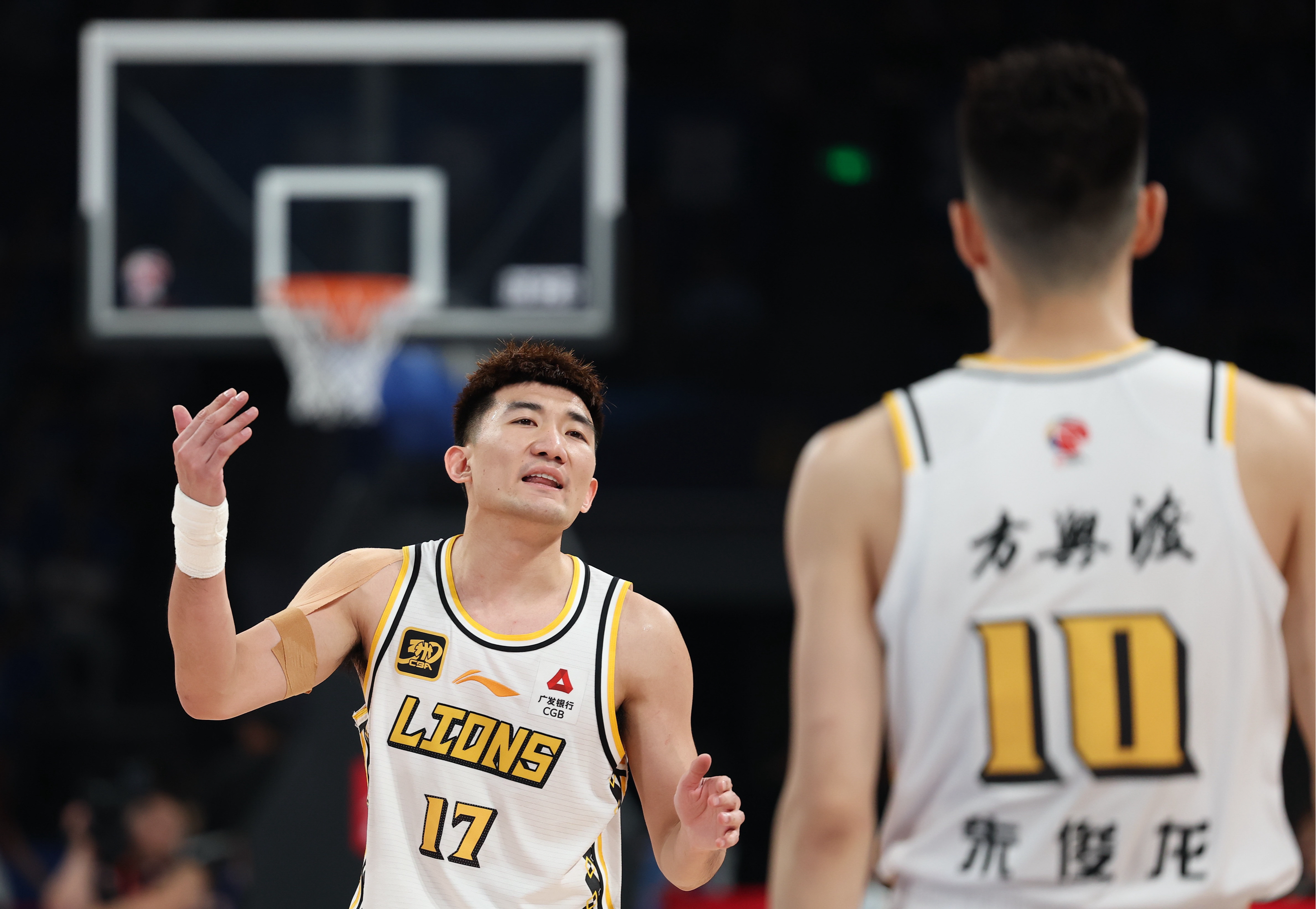 九游体育官网-今晚埃因霍温备战CBA季后赛；刷新队史纪录细节曝光；球迷炸锅；训练强度明显提升的简单介绍