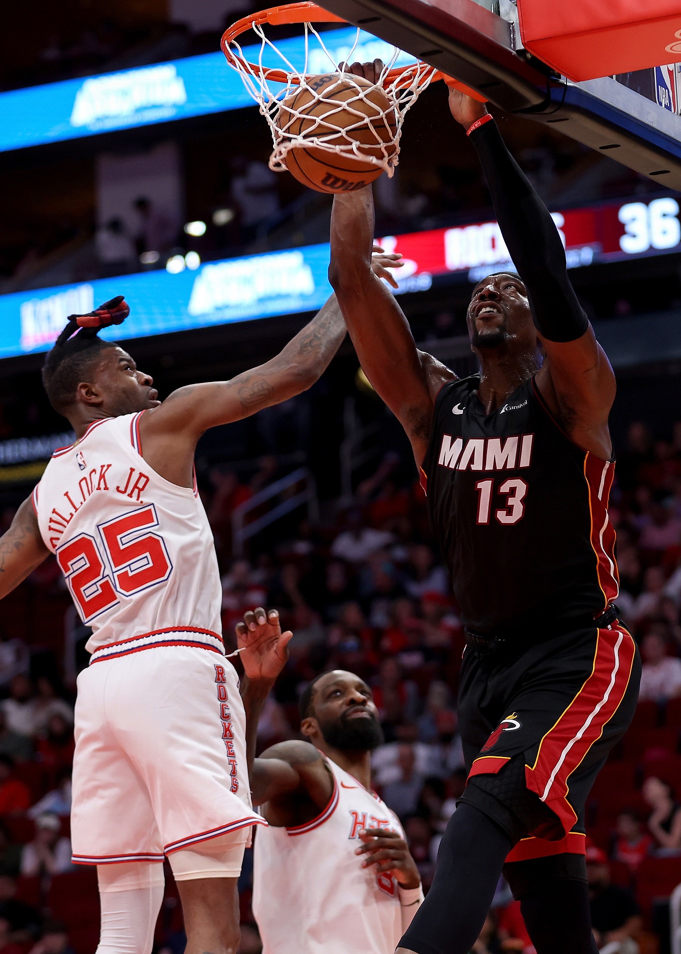 九游体育官网-赛后迈阿密热火备战NBA常规赛,手感冰凉细节曝光,话题不断,更衣室氛围转暖的简单介绍